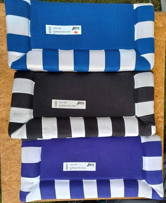 X22. Showpad, Parade Pad in schwarz/weiss